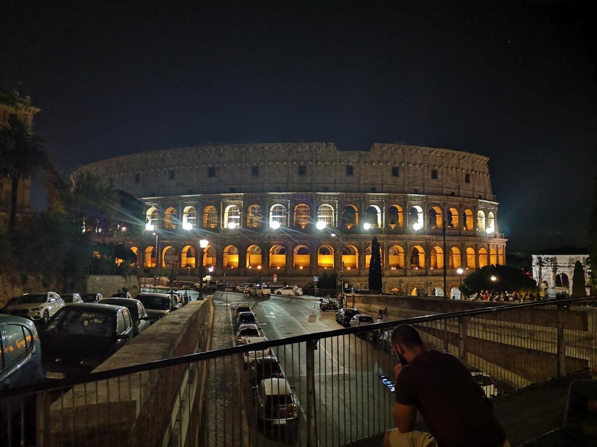 Superattico Sul Colosseo Rom Exterior foto